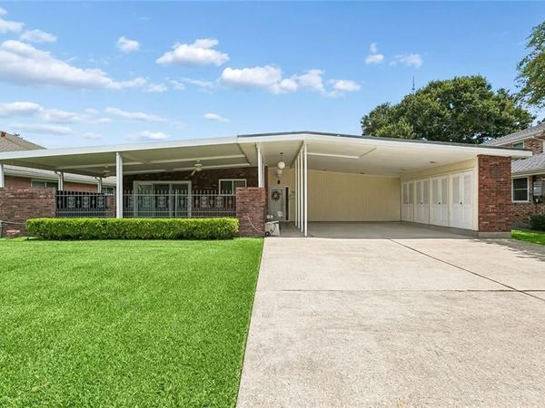 69 DERBES Drive , Gretna, LA 70053