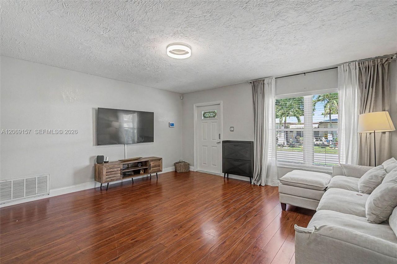 6001 NW 66th Ter , Tamarac, FL 33321 Photo