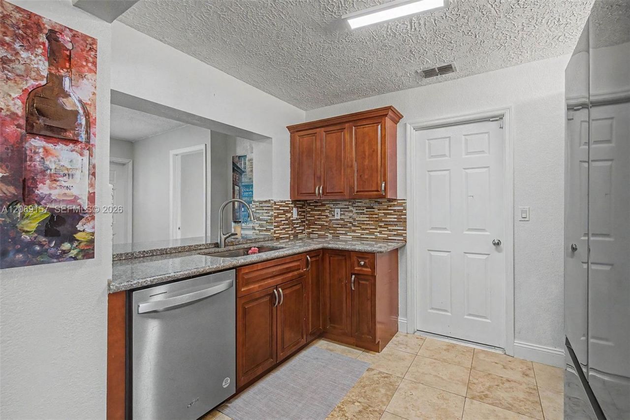 6001 NW 66th Ter , Tamarac, FL 33321 Photo