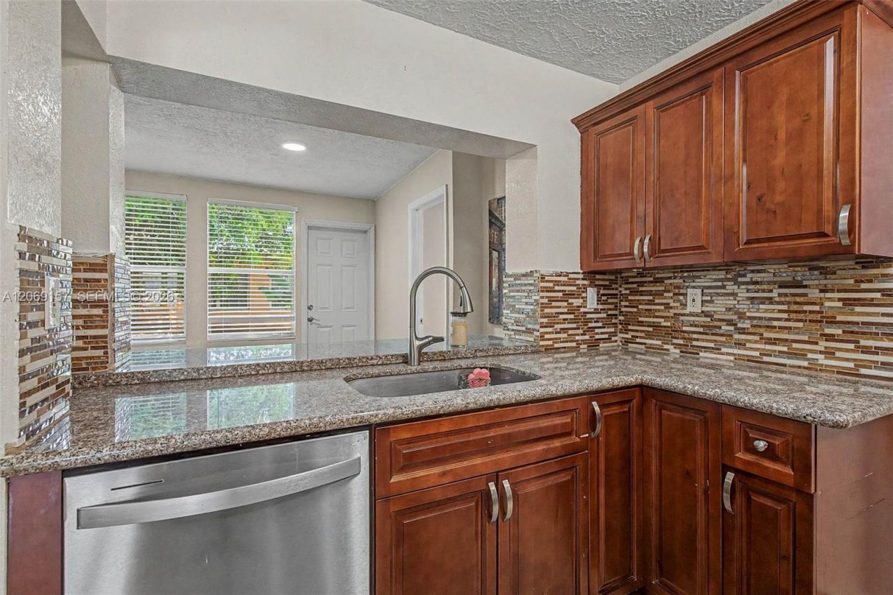 6001 NW 66th Ter , Tamarac, FL 33321 Photo