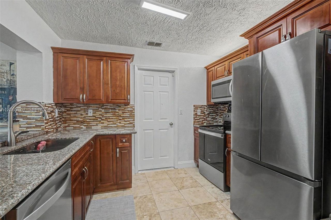 6001 NW 66th Ter , Tamarac, FL 33321 Photo