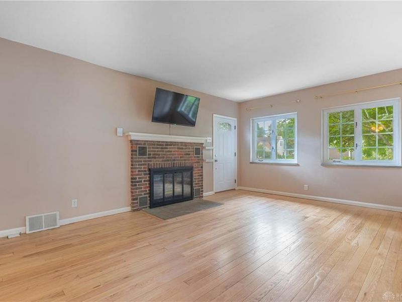 125 Napoleon Drive, Dayton, OH 45429 Photo 2