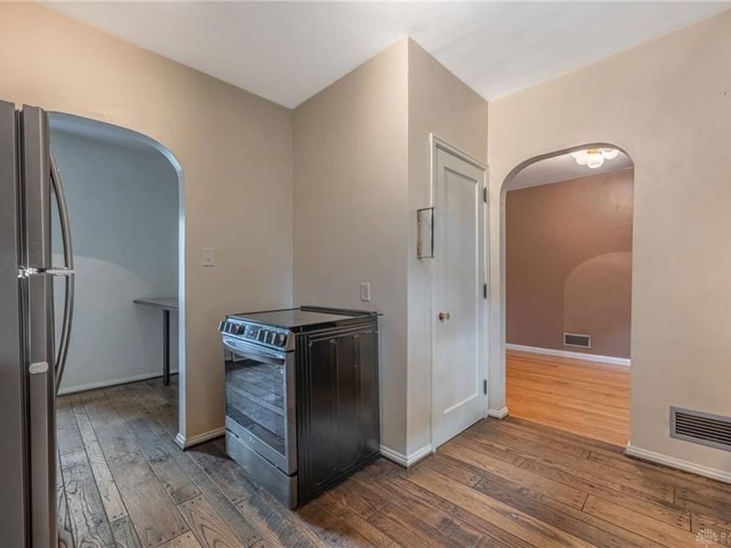 125 Napoleon Drive, Dayton, OH 45429 Photo 9