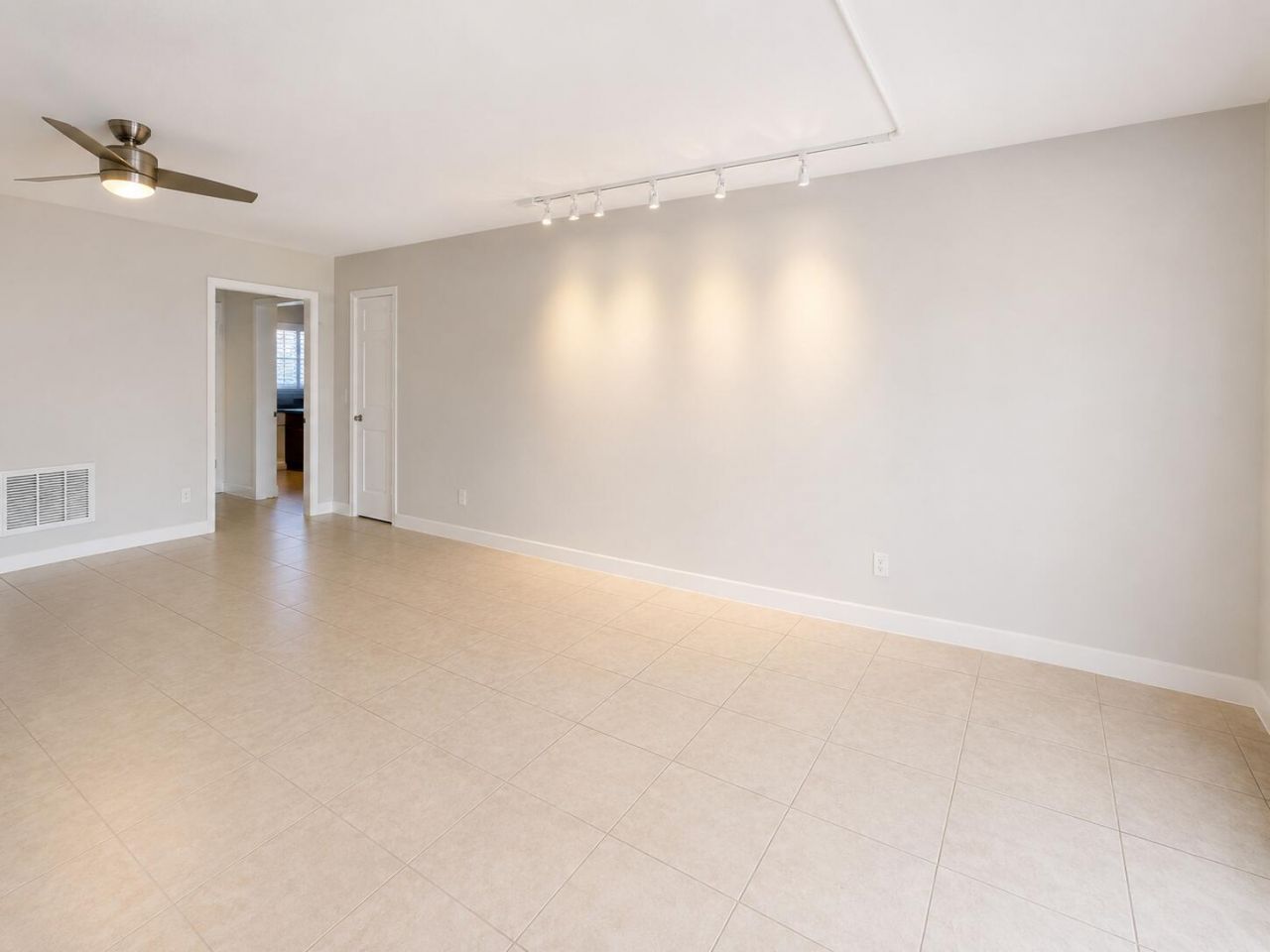 1900 NE 8th Court, Unit 204, Fort Lauderdale, FL 33304 Photo