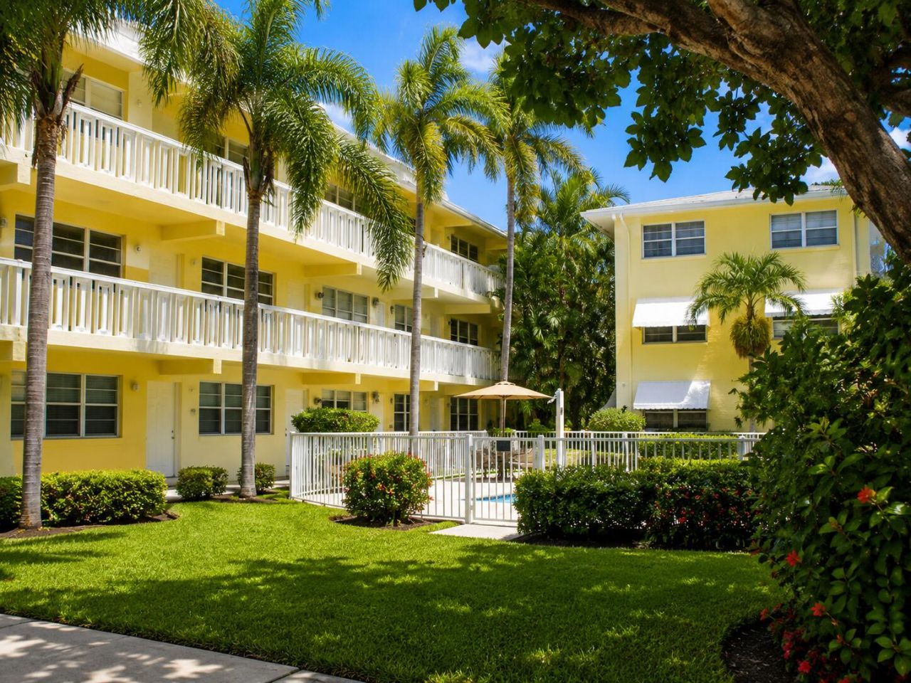 1900 NE 8th Court, Unit 204, Fort Lauderdale, FL 33304 Photo