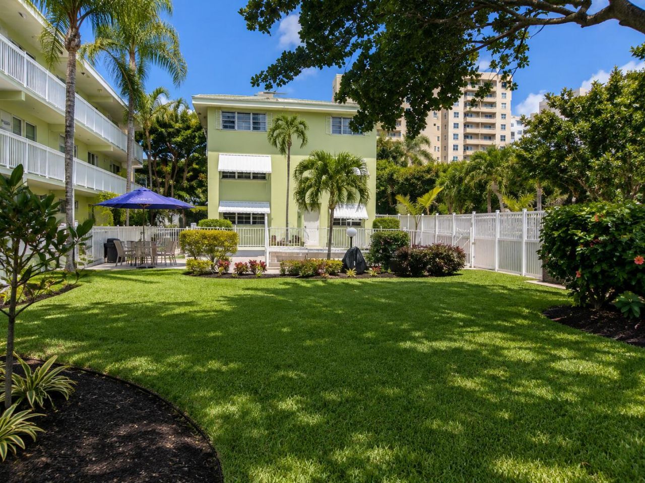 1900 NE 8th Court, Unit 204, Fort Lauderdale, FL 33304 Photo