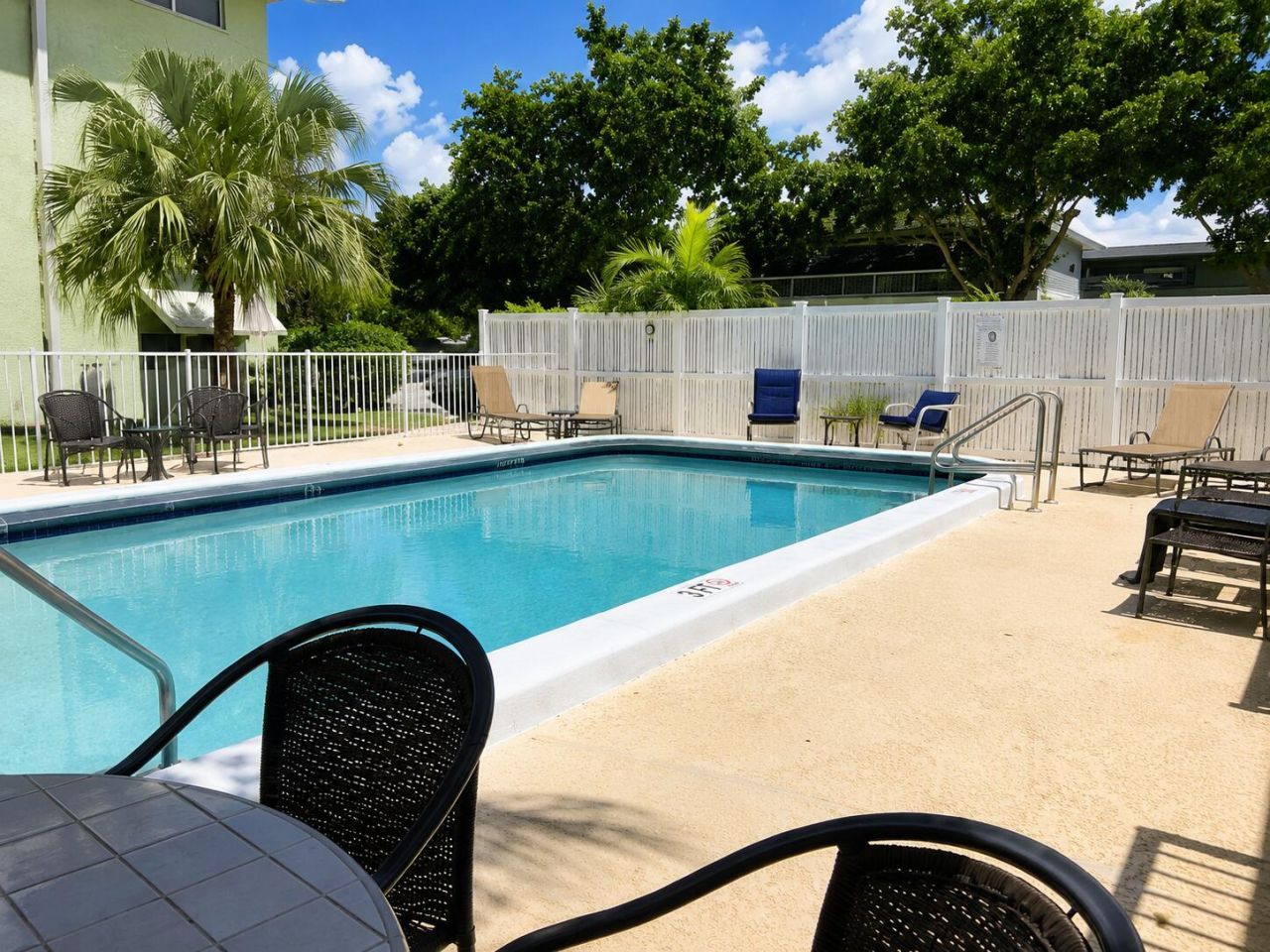 1900 NE 8th Court, Unit 204, Fort Lauderdale, FL 33304 Photo