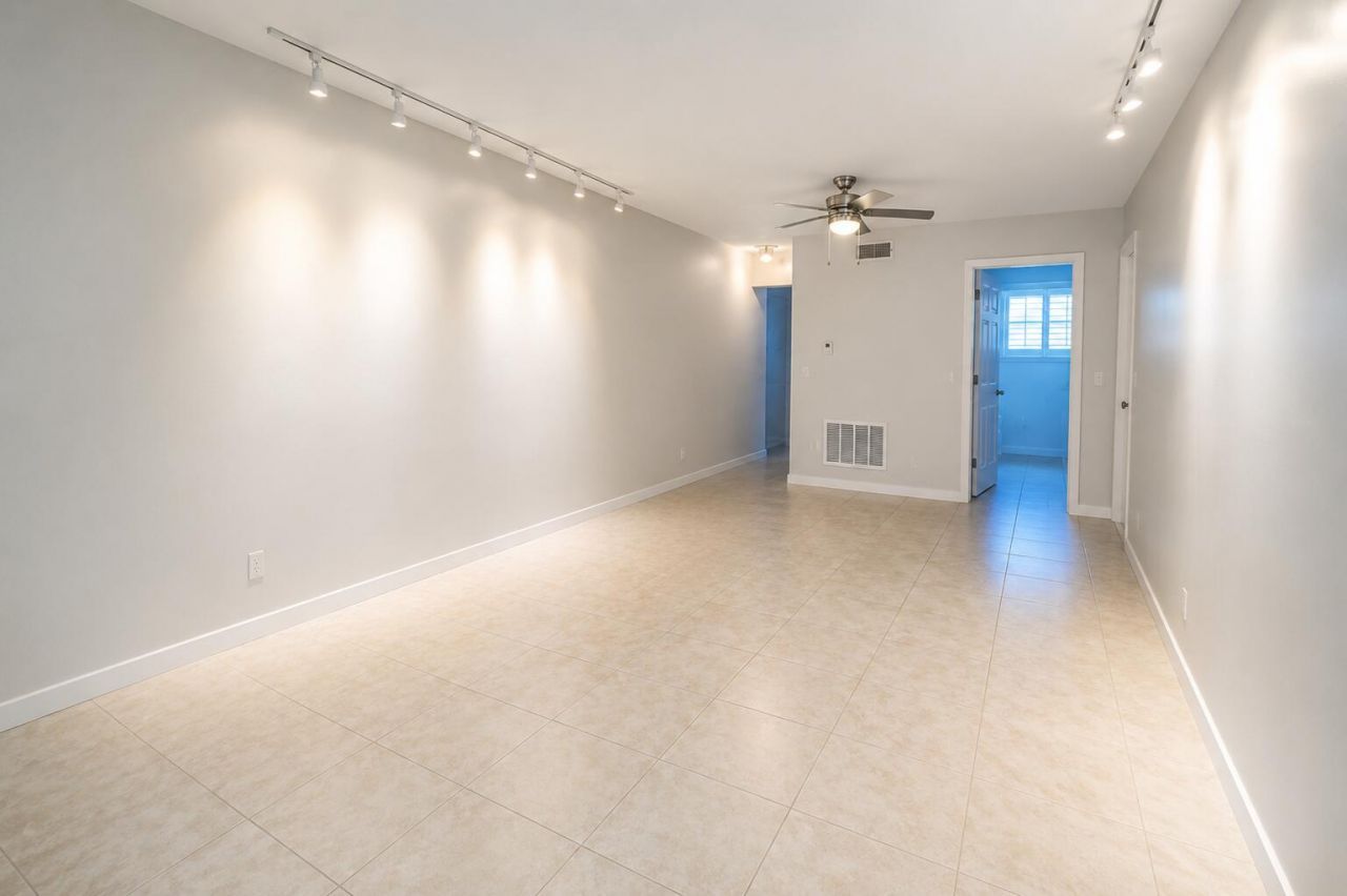 1900 NE 8th Court, Unit 204, Fort Lauderdale, FL 33304 Photo