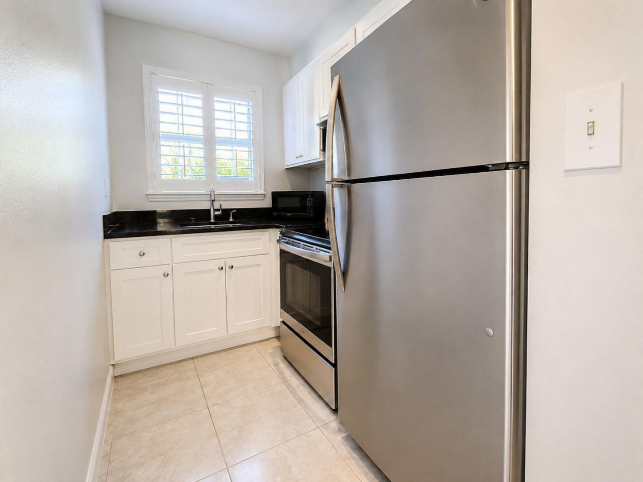 1900 NE 8th Court, Unit 204, Fort Lauderdale, FL 33304 Photo