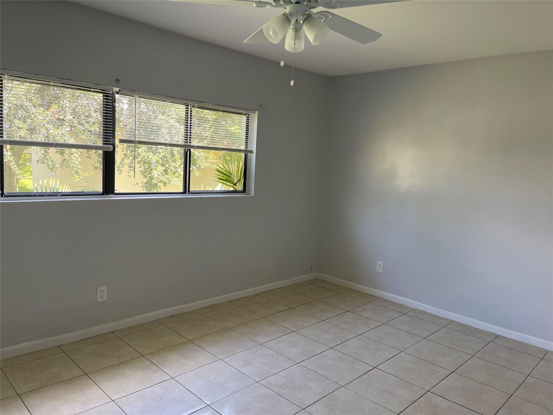 8843 Springtree Lakes Drive, Sunrise, FL 33351 Photo