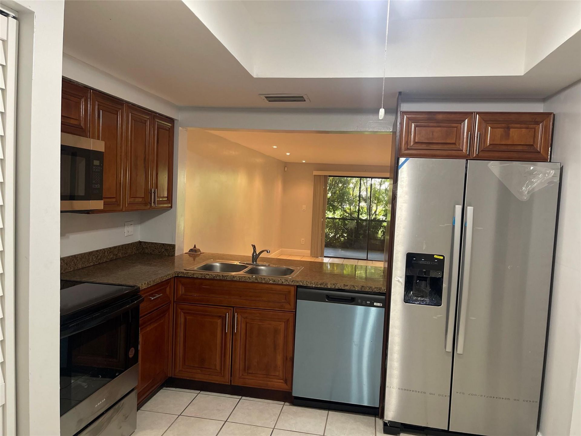 8843 Springtree Lakes Drive, Sunrise, FL 33351 Photo