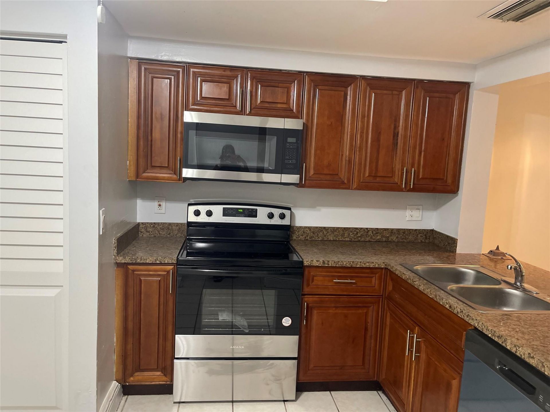 8843 Springtree Lakes Drive, Sunrise, FL 33351 Photo