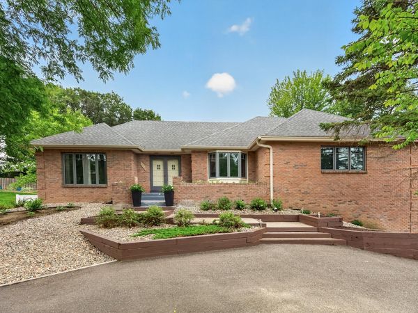 1528 Briarknoll Drive, Arden Hills, MN 55112