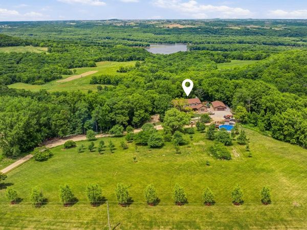 1763 St Catherine Road, BELLEVUE, IA 52031