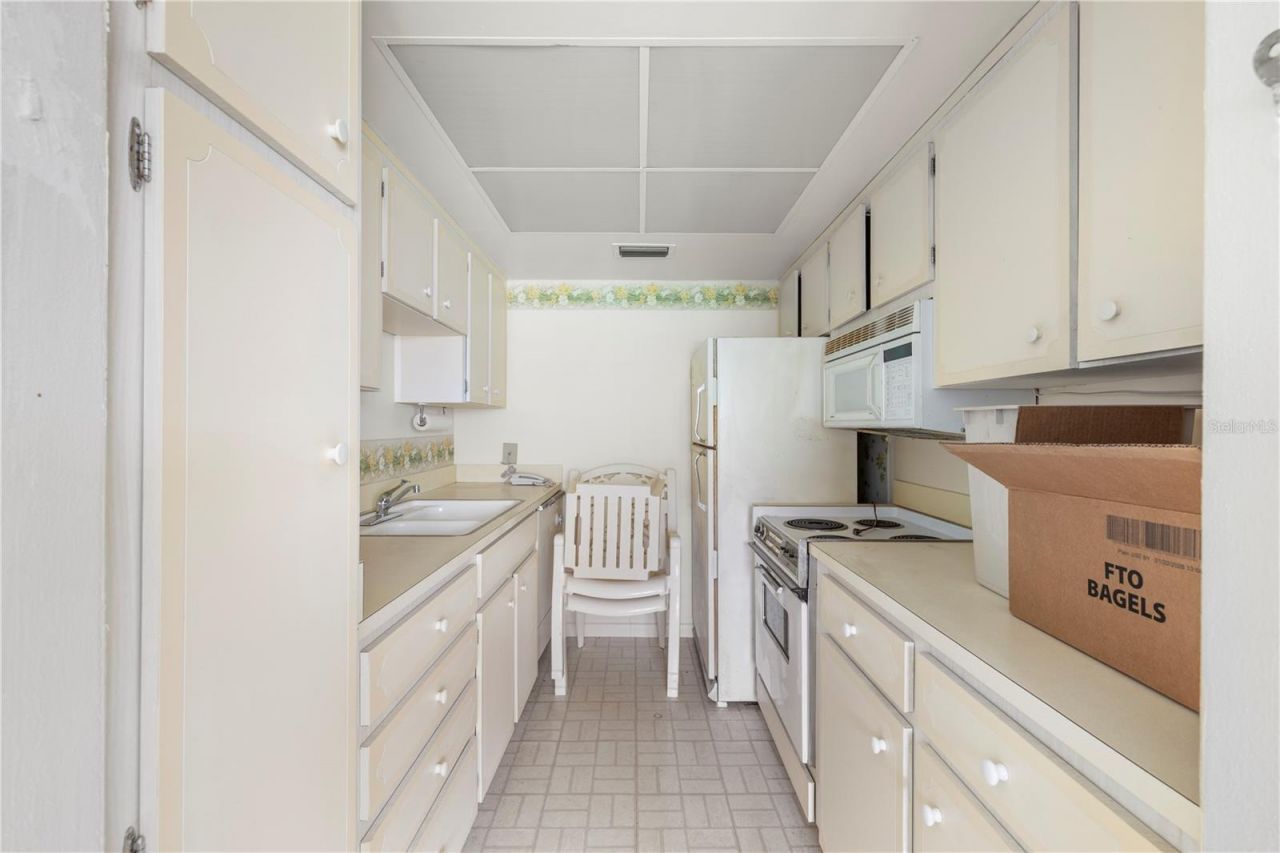 650 Pinellas Point Drive S, Unit 122, Saint Petersburg, FL 33705 Photo