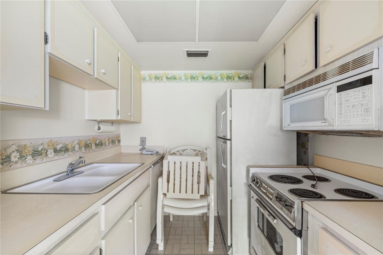 650 Pinellas Point Drive S, Unit 122, Saint Petersburg, FL 33705 Photo