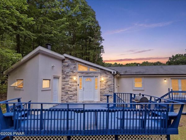 1458 Belgravia Drive, Tobyhanna, PA 18466