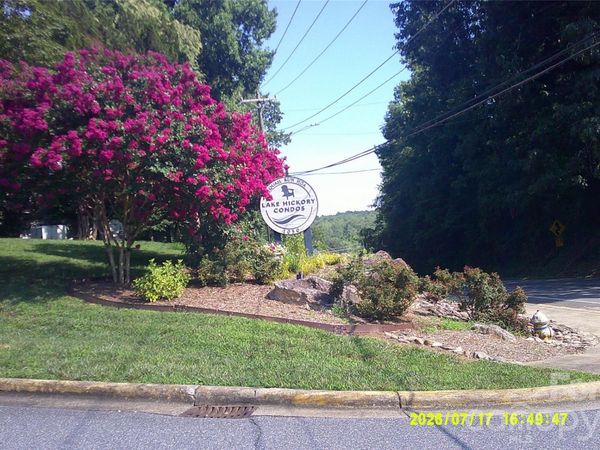 1050 21st Avenue NW, Unit 70, Hickory, NC 28601