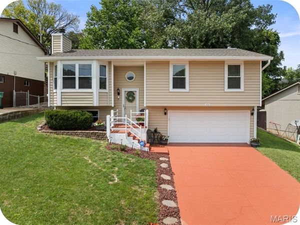 819 Country Brook Lane, Imperial, MO 63052