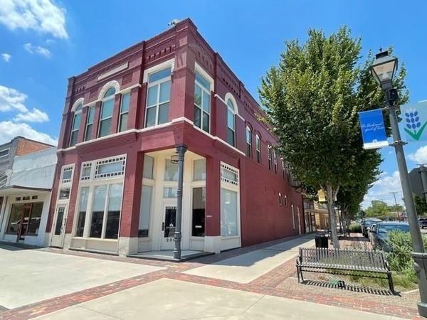 203 N DALLAS Street, Unit 203, Ennis, TX 75119