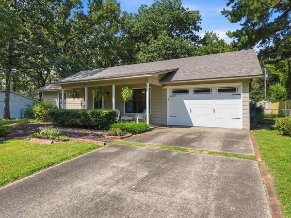 5903 Edgewood Dr, Benton, AR 72019