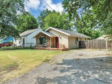 2145 S Hydraulic Ave, Wichita, KS 67211