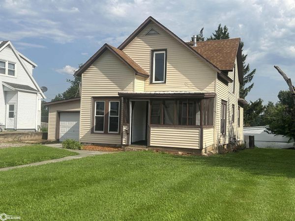 1703 Summit Street, Marshalltown, IA 50158