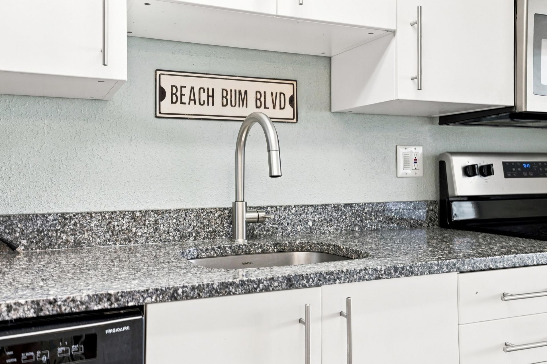 2701 S Ocean Blvd. Photo 8