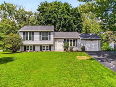 1251 Pine Hill Lane, Farmington, NY 14425