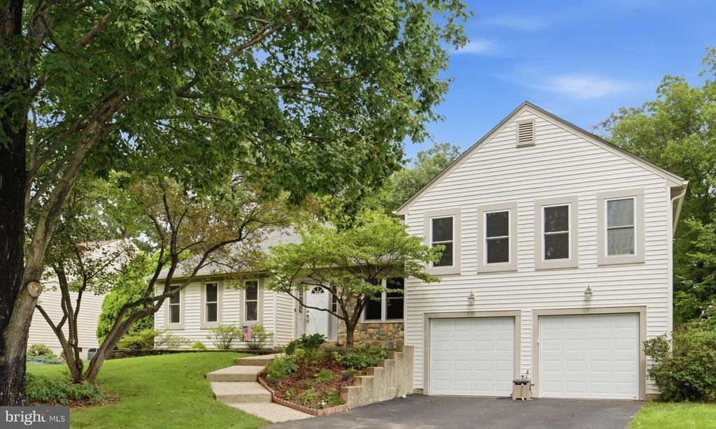 15104 Honsena Drive, Centreville, VA 20120 Main Photo