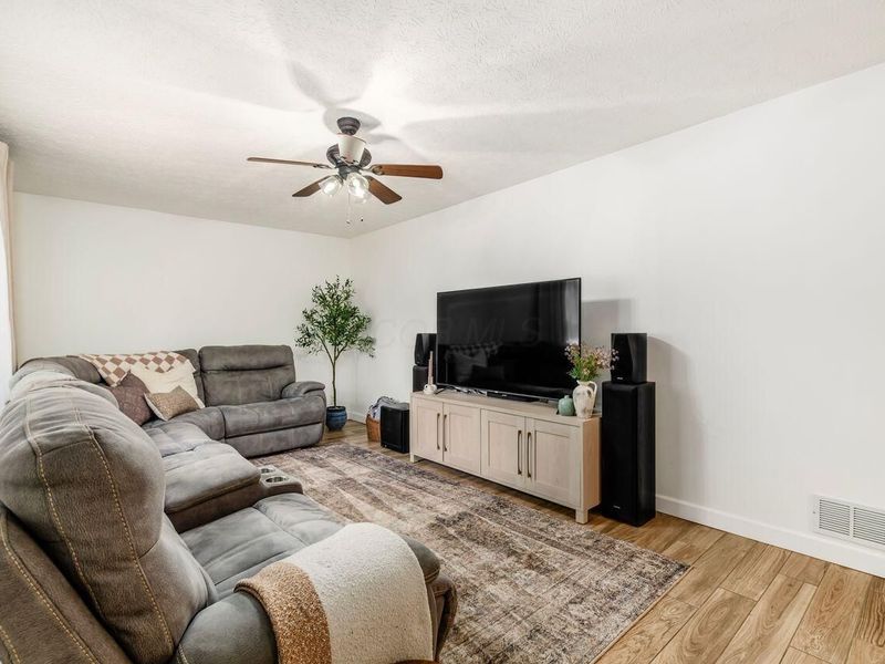 6016 Winterberry Drive, Galloway, OH 43119 Photo 10