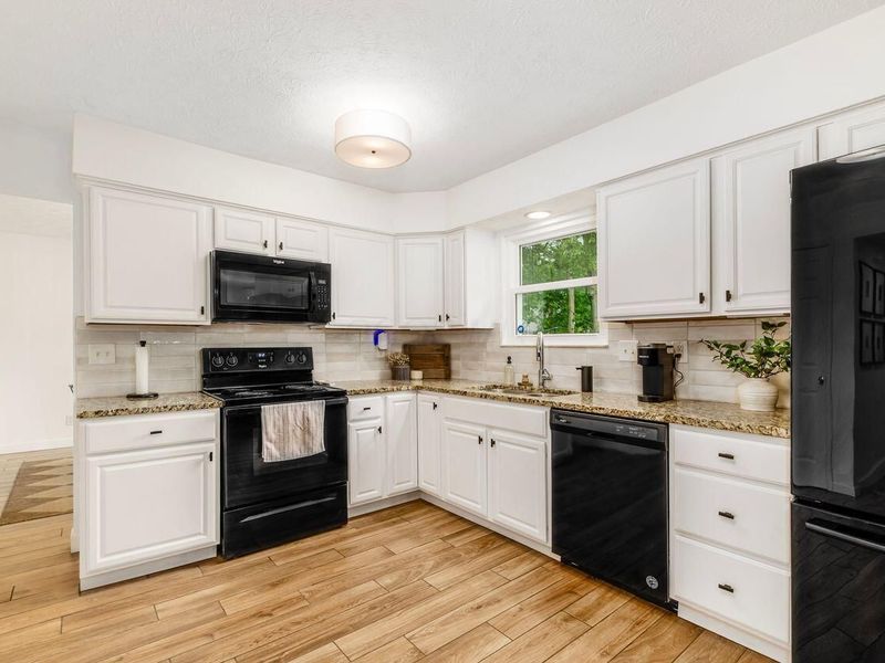 6016 Winterberry Drive, Galloway, OH 43119 Photo 8