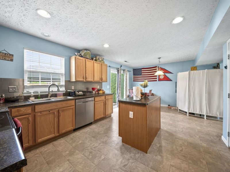 1624 Roscommon Drive, Pataskala, OH 43062 Photo 17
