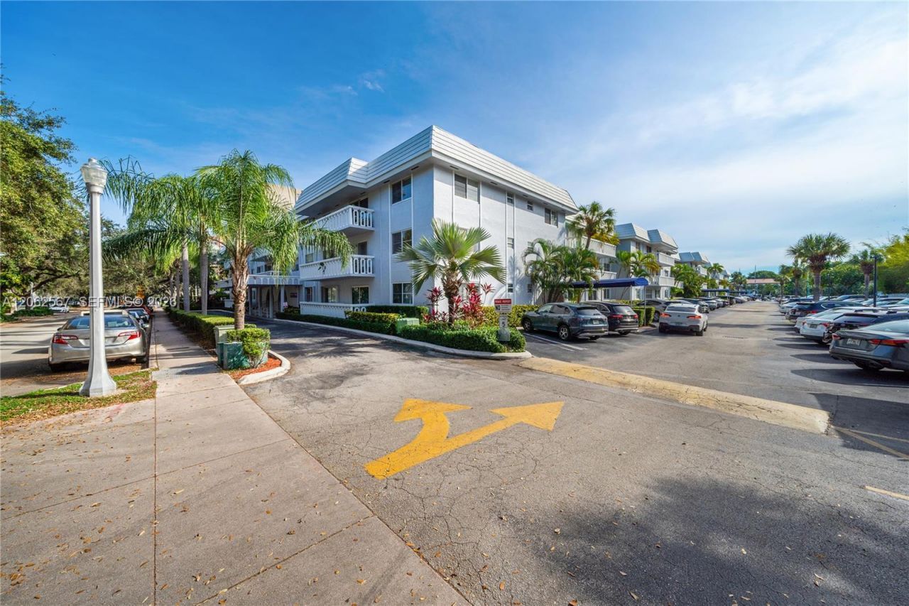 100 Edgewater Dr, Unit 138, Coral Gables, FL 33133 Photo