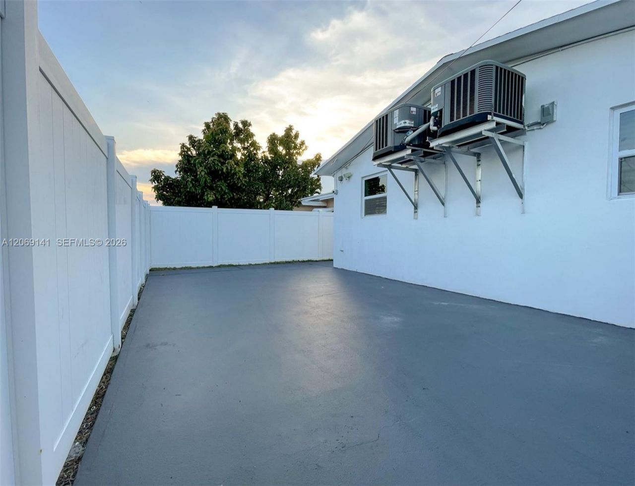 510 NE 4th Ave , Unit 510, Hallandale Beach, FL 33009 Photo
