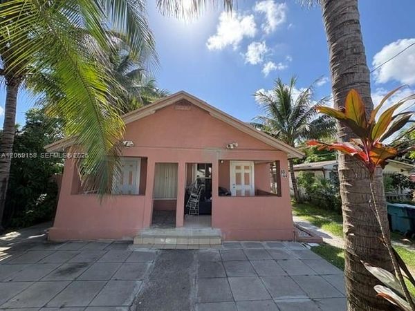8044 NW 1st Pl , Miami, FL 33150
