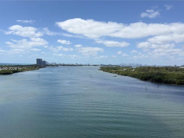 300 Bayview Dr , Unit 1102, Sunny Isles Beach, FL 33160