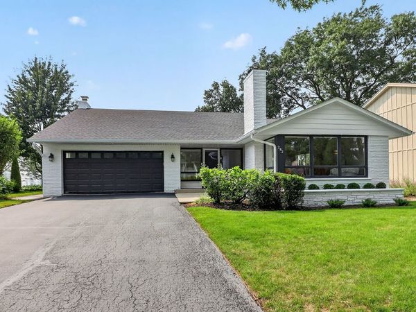 282 Stonegate Road, Clarendon Hills, IL 60514