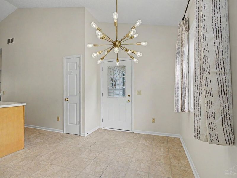 4911 Sir Gregory Way, Middletown, OH 45044 Photo 9