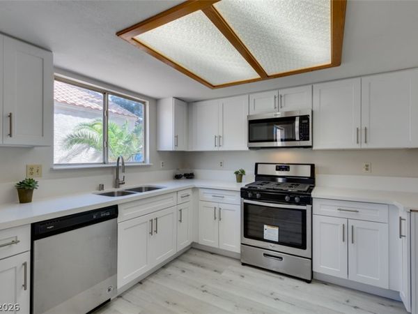 582 Searchlight Drive , Las Vegas, NV 89110