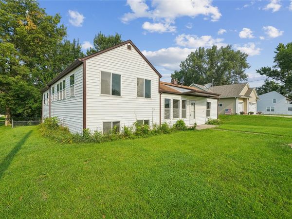 395 S Troy Road, Robins, IA 52328