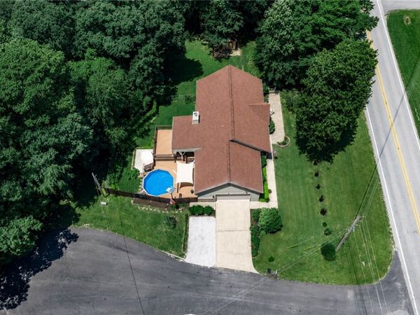 2 Saint Neots Lane, Bella Vista, AR 72714