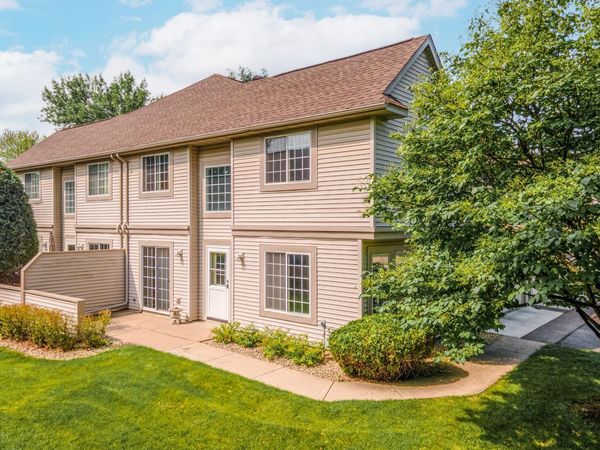 1043 Lovell Lane S, Roseville, MN 55113