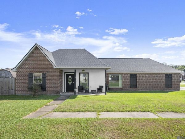 34276 Hawks Cove, Denham Springs, LA 70706