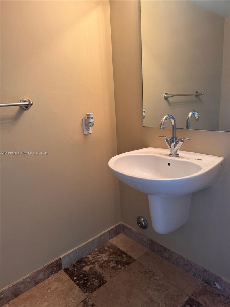 41 SE 5th , Unit 2204, Miami, FL 33131 Photo