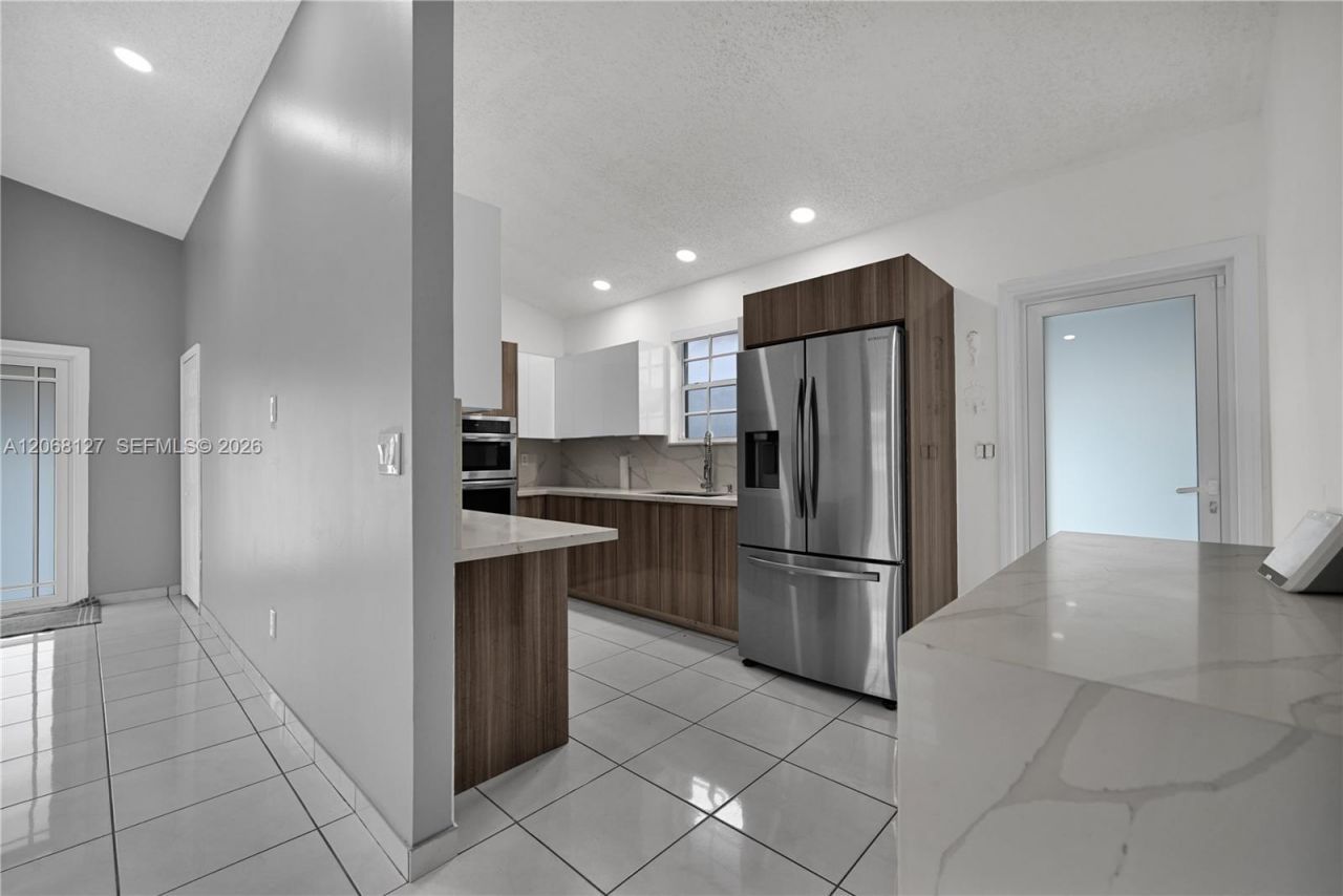 451 E 37st , Hialeah, FL 33013 Photo