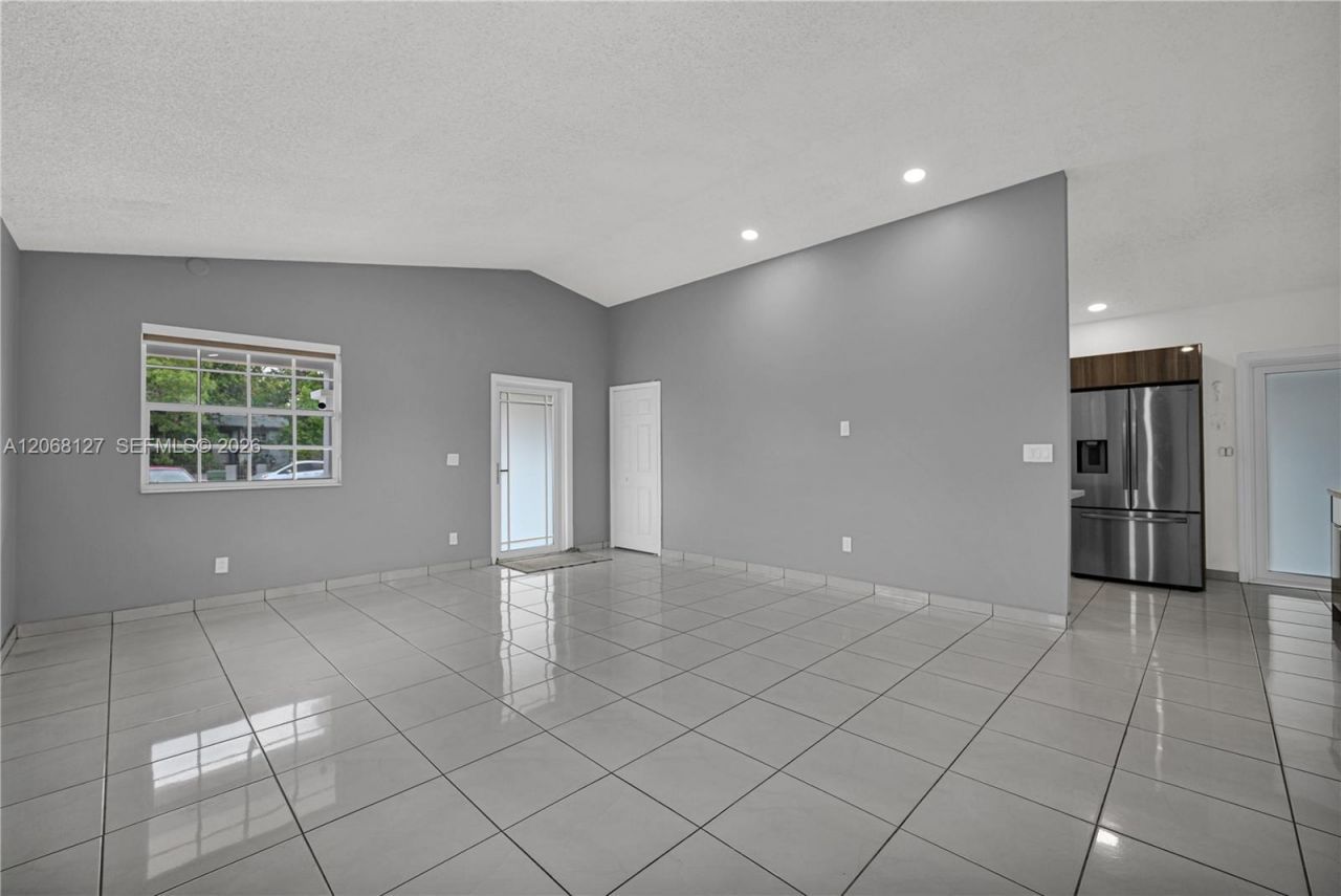451 E 37st , Hialeah, FL 33013 Photo