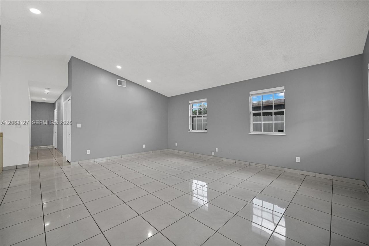 451 E 37st , Hialeah, FL 33013 Photo