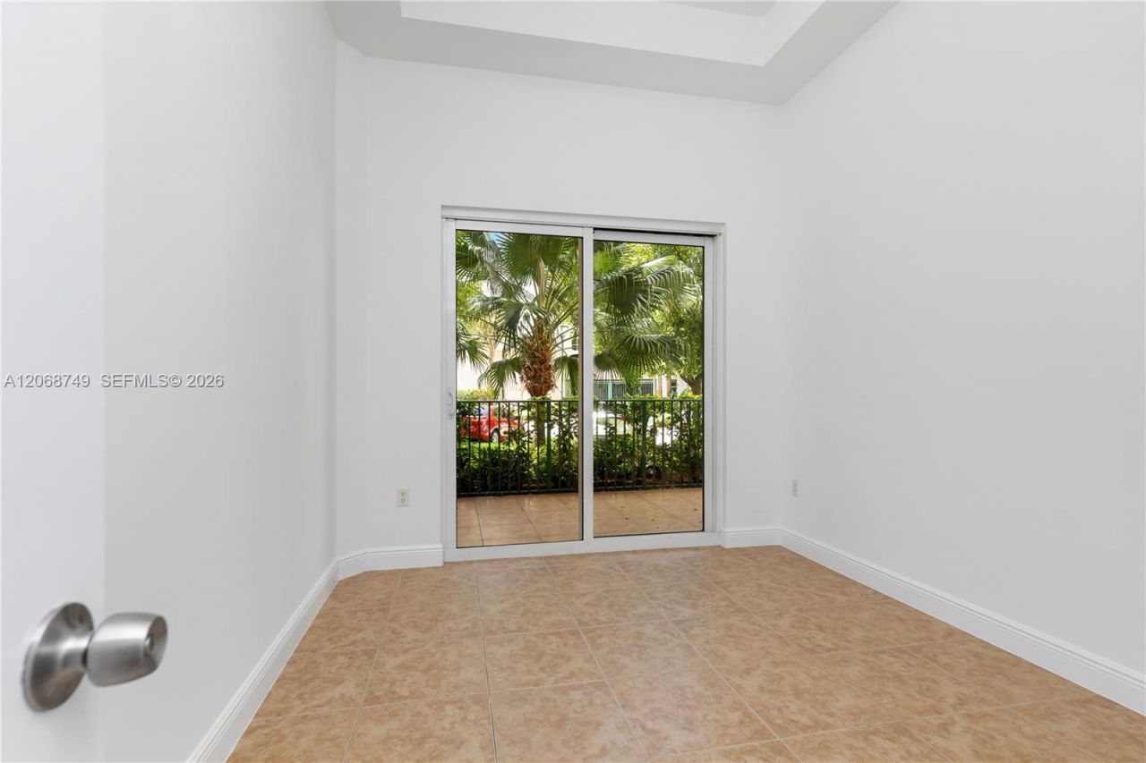 19900 E Country Club Dr , Unit 104, Aventura, FL 33180 Photo
