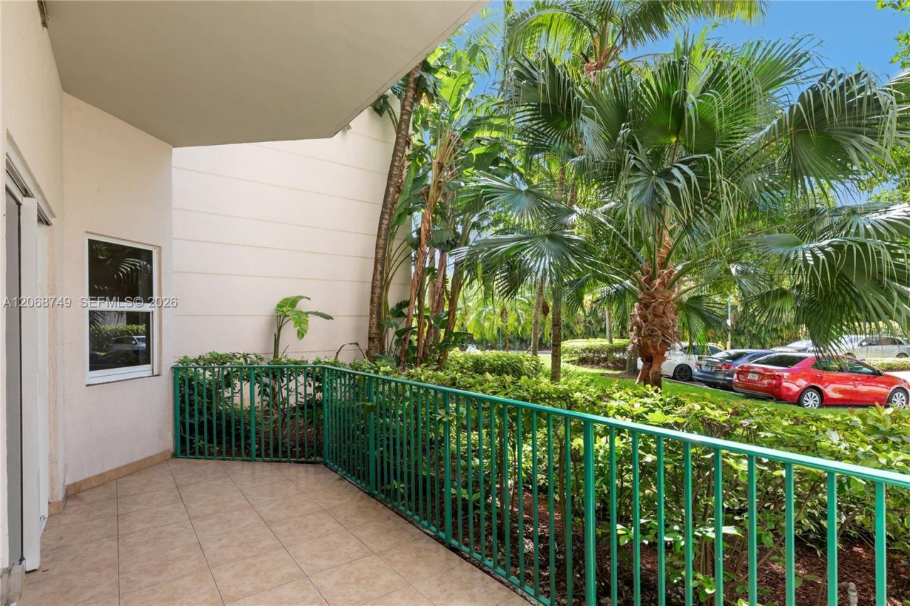 19900 E Country Club Dr , Unit 104, Aventura, FL 33180 Photo